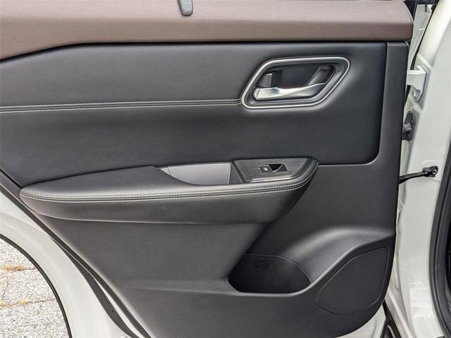 Photo of 2023 Pearl White Tricoat Nissan Rogue