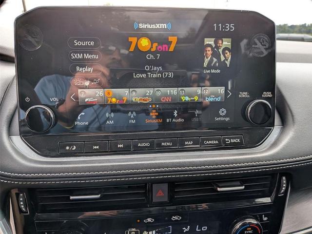 Photo of 2023 Pearl White Tricoat Nissan Rogue