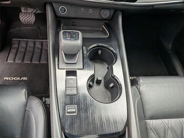Photo of 2023 Pearl White Tricoat Nissan Rogue