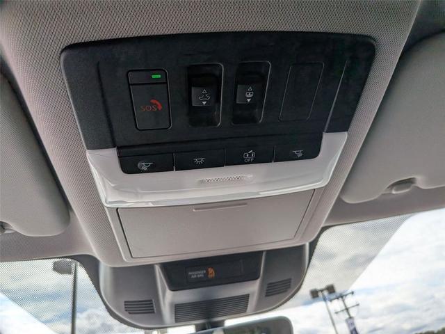 Photo of 2023 Pearl White Tricoat Nissan Rogue