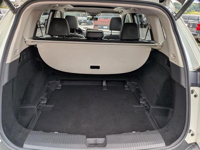 Photo of 2023 Pearl White Tricoat Nissan Rogue