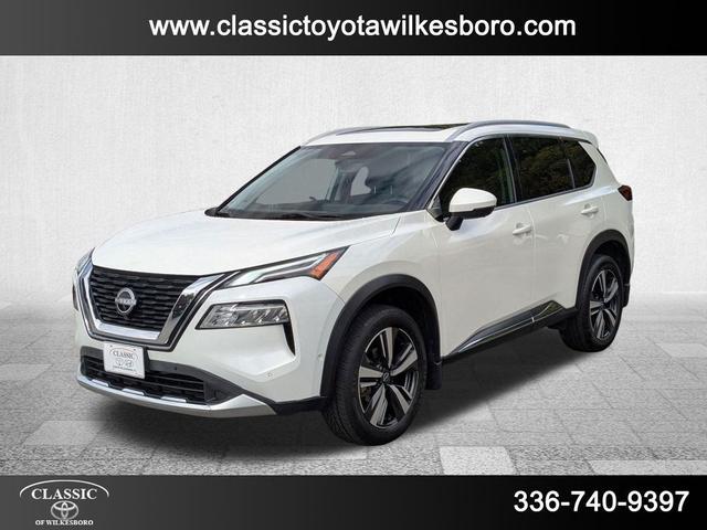 Photo of 2023 Pearl White Tricoat Nissan Rogue