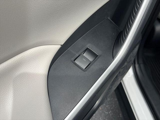 Photo of 2025 PEARL Toyota RAV4