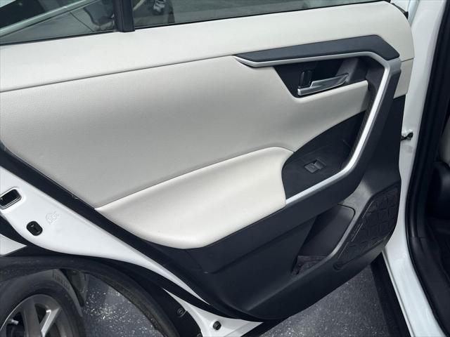 Photo of 2025 PEARL Toyota RAV4