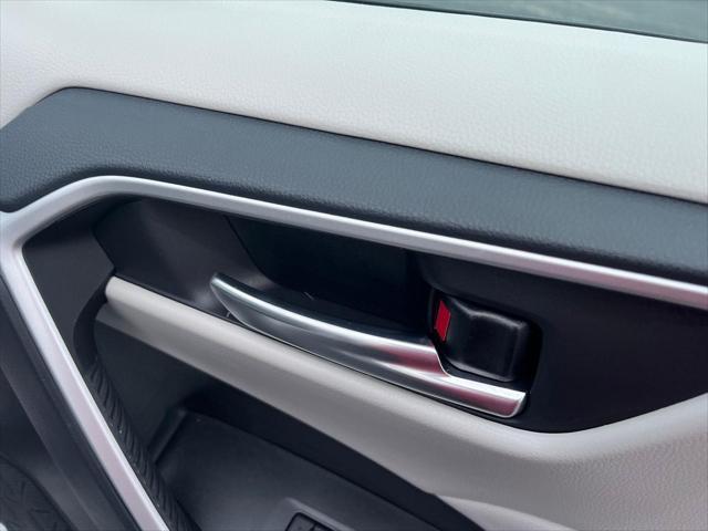 Photo of 2025 PEARL Toyota RAV4