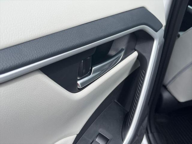 Photo of 2025 PEARL Toyota RAV4
