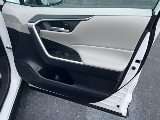 Photo of 2025 PEARL Toyota RAV4