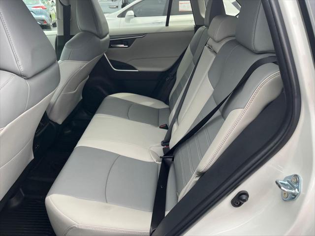 Photo of 2025 PEARL Toyota RAV4