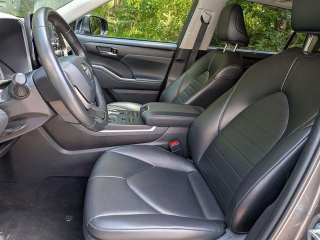 Photo of 2022 Magnetic Gray Metallic Toyota Highlander