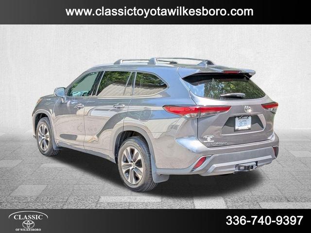 Photo of 2022 Magnetic Gray Metallic Toyota Highlander