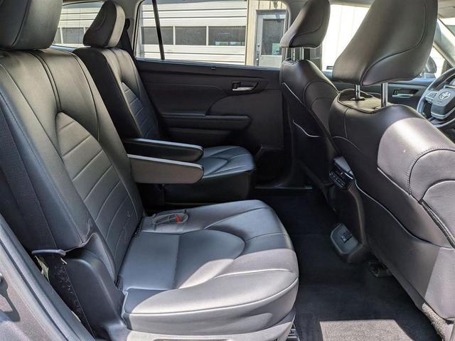 Photo of 2022 Magnetic Gray Metallic Toyota Highlander