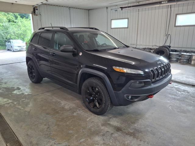 Photo of 2015 Brilliant Black Crystal Pearlcoat Jeep Cherokee