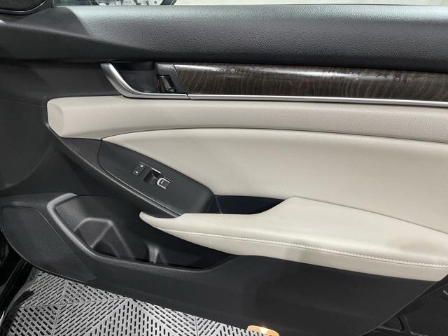 Photo of 2018 Crystal Black Pearl Honda Accord