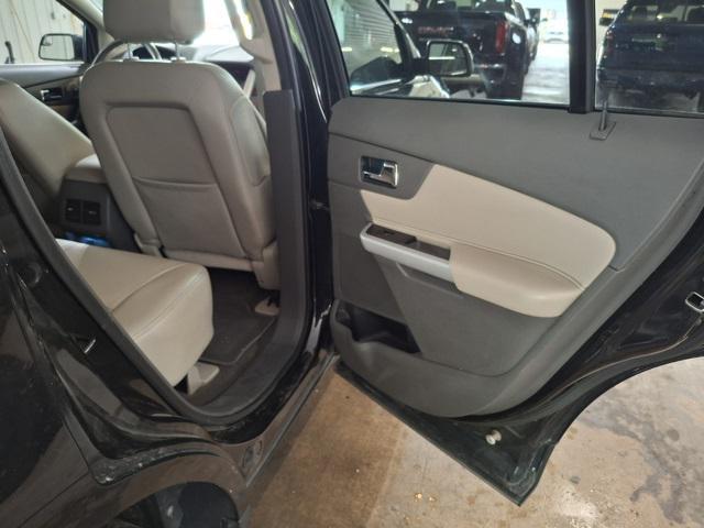 Photo of 2013 Tuxedo Black Metallic Ford Edge
