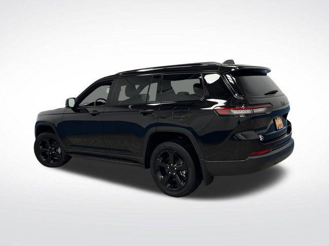 Photo of 2024 Diamond Black Crystal Pearlcoat Jeep Grand Cherokee L