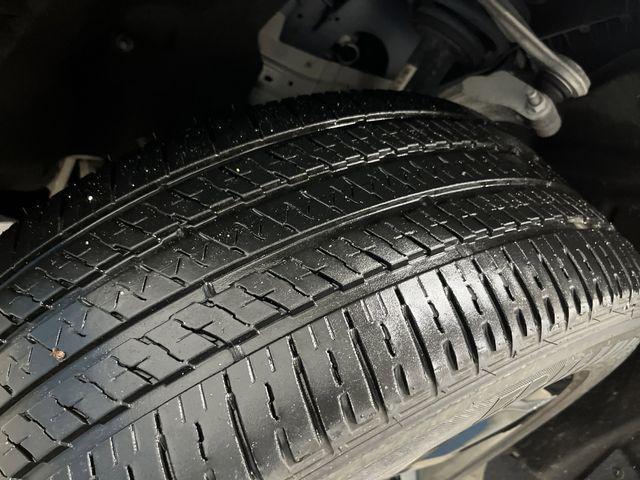 Photo of 2024 Diamond Black Crystal Pearlcoat Jeep Grand Cherokee L