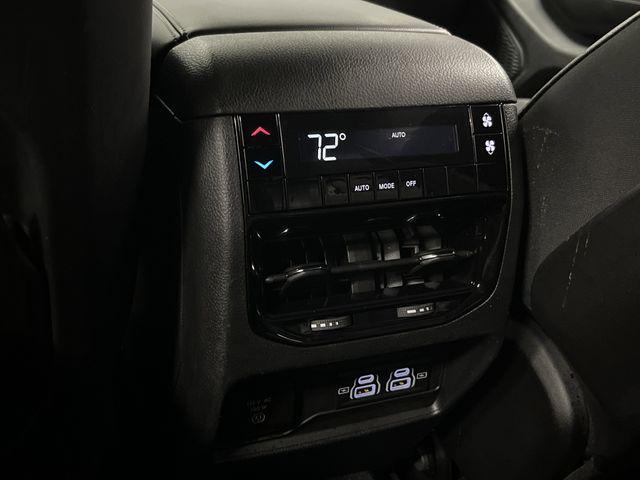 Photo of 2024 Diamond Black Crystal Pearlcoat Jeep Grand Cherokee L