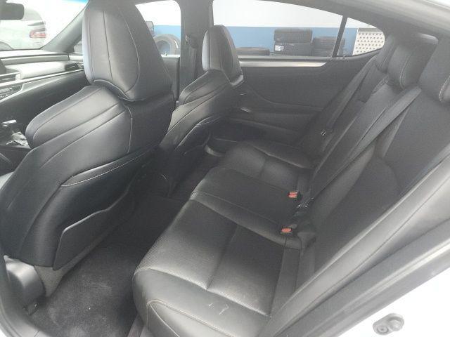 Photo of 2019 Ultra White Lexus ES 350