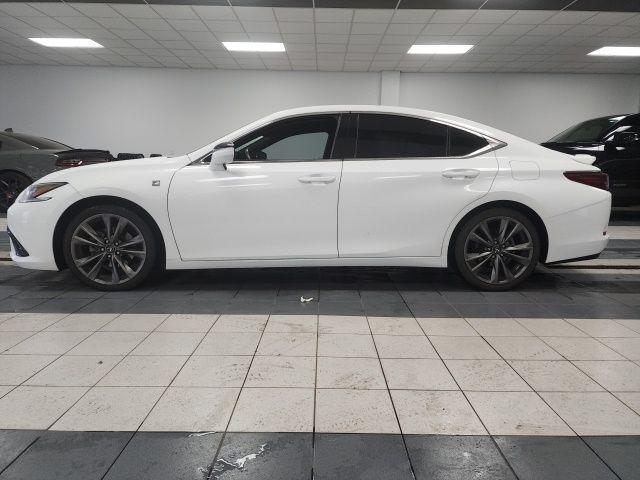 Photo of 2019 Ultra White Lexus ES 350