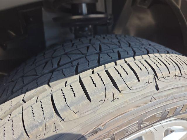 Photo of 2025 Diamond Black Crystal Pearlcoat Jeep Compass