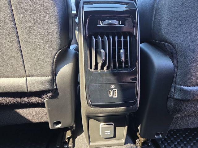 Photo of 2025 Diamond Black Crystal Pearlcoat Jeep Compass