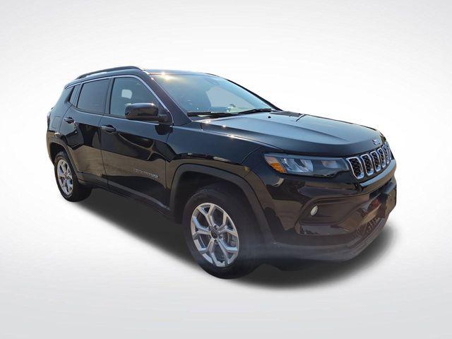 Photo of 2025 Diamond Black Crystal Pearlcoat Jeep Compass