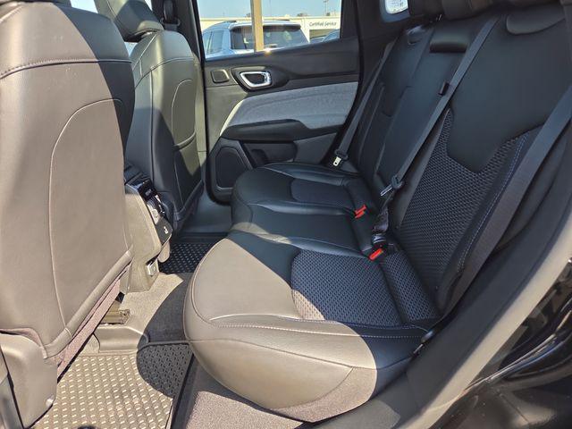 Photo of 2025 Diamond Black Crystal Pearlcoat Jeep Compass
