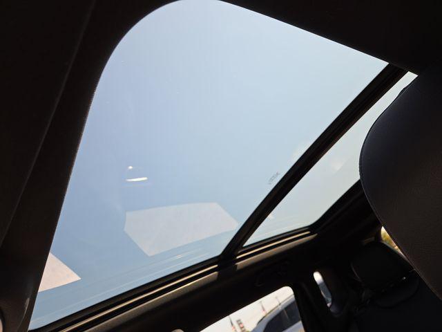 Photo of 2025 Diamond Black Crystal Pearlcoat Jeep Compass
