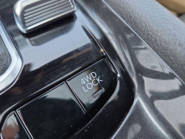 Photo of 2025 Diamond Black Crystal Pearlcoat Jeep Compass