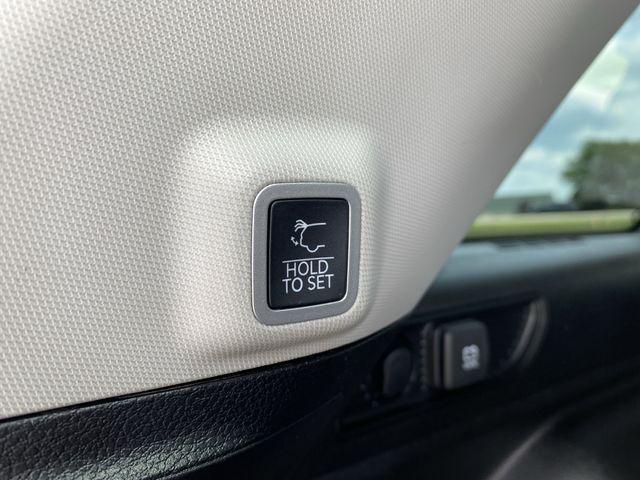 Photo of 2022 Diamond Black Crystal Pearlcoat Jeep Grand Cherokee