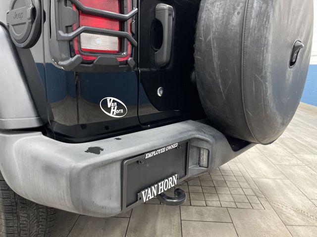 Photo of 2021 Black Clearcoat Jeep Wrangler
