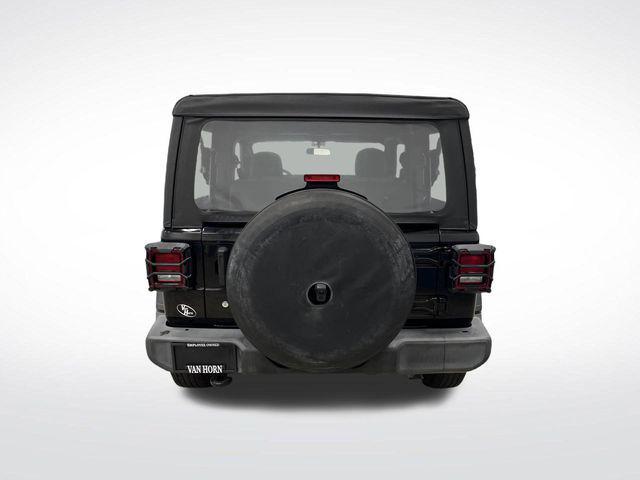 Photo of 2021 Black Clearcoat Jeep Wrangler