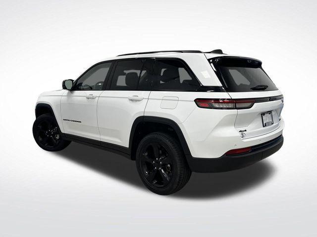 Photo of 2023 Bright White Clearcoat Jeep Grand Cherokee