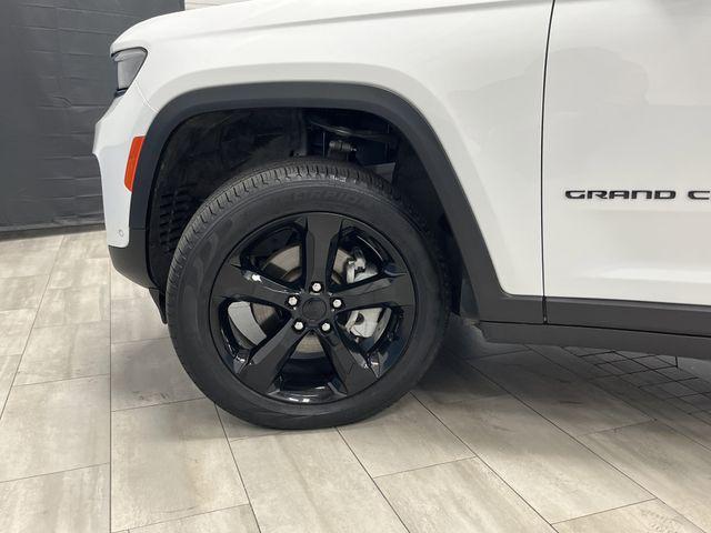 Photo of 2023 Bright White Clearcoat Jeep Grand Cherokee