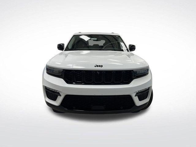 Photo of 2023 Bright White Clearcoat Jeep Grand Cherokee