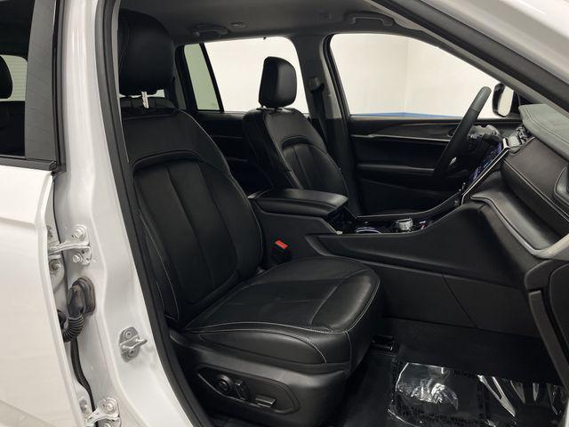 Photo of 2023 Bright White Clearcoat Jeep Grand Cherokee