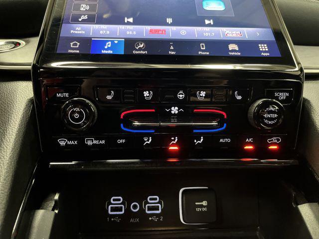Photo of 2023 Bright White Clearcoat Jeep Grand Cherokee