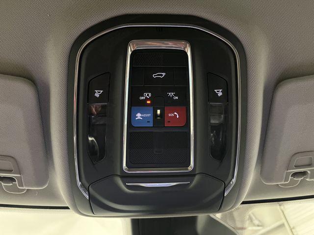 Photo of 2023 Bright White Clearcoat Jeep Grand Cherokee