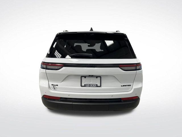 Photo of 2023 Bright White Clearcoat Jeep Grand Cherokee