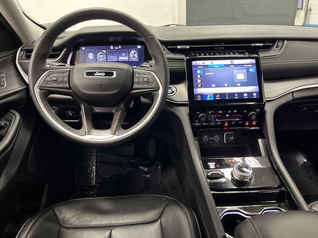 Photo of 2023 Bright White Clearcoat Jeep Grand Cherokee