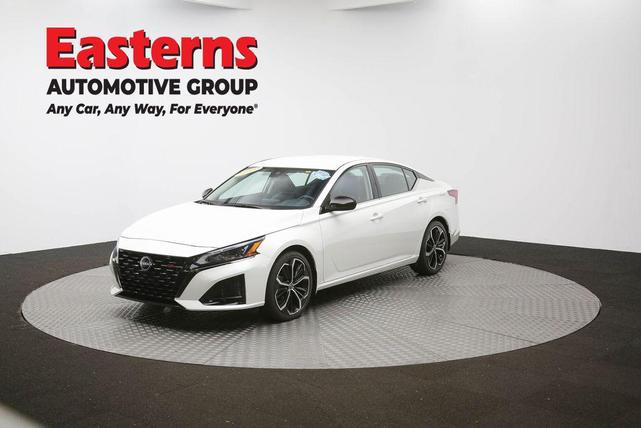Photo of 2023 Pearl White Tricoat Nissan Altima