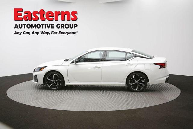 Photo of 2023 Pearl White Tricoat Nissan Altima