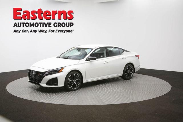 Photo of 2023 Pearl White Tricoat Nissan Altima