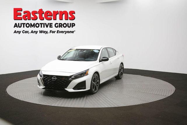 Photo of 2023 Pearl White Tricoat Nissan Altima