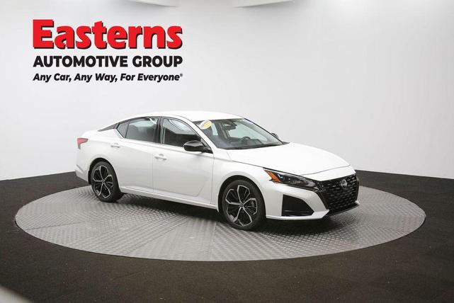 Photo of 2023 Pearl White Tricoat Nissan Altima