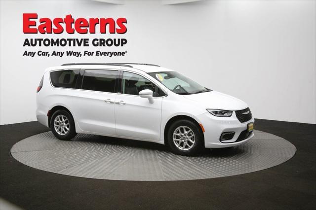 Photo of 2022 Bright White Clearcoat Chrysler Pacifica