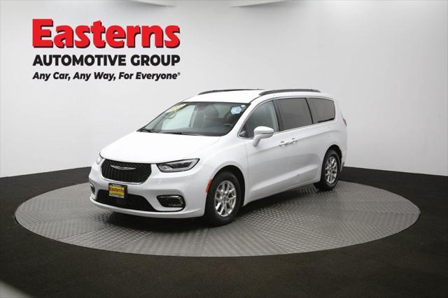 Photo of 2022 Bright White Clearcoat Chrysler Pacifica