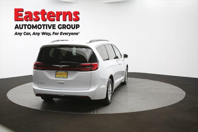 Photo of 2022 Bright White Clearcoat Chrysler Pacifica