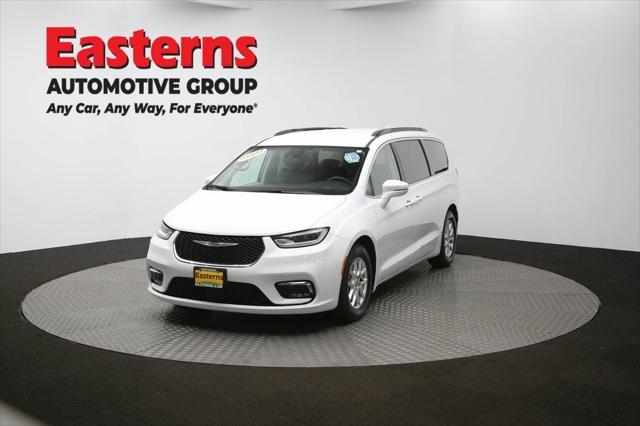 Photo of 2022 Bright White Clearcoat Chrysler Pacifica