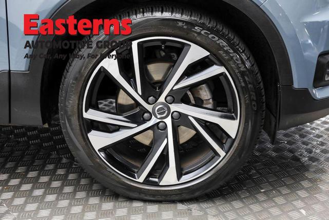 Photo of 2021 Thunder Grey Metallic Volvo XC40
